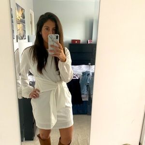 White knee length tie waste knit dress